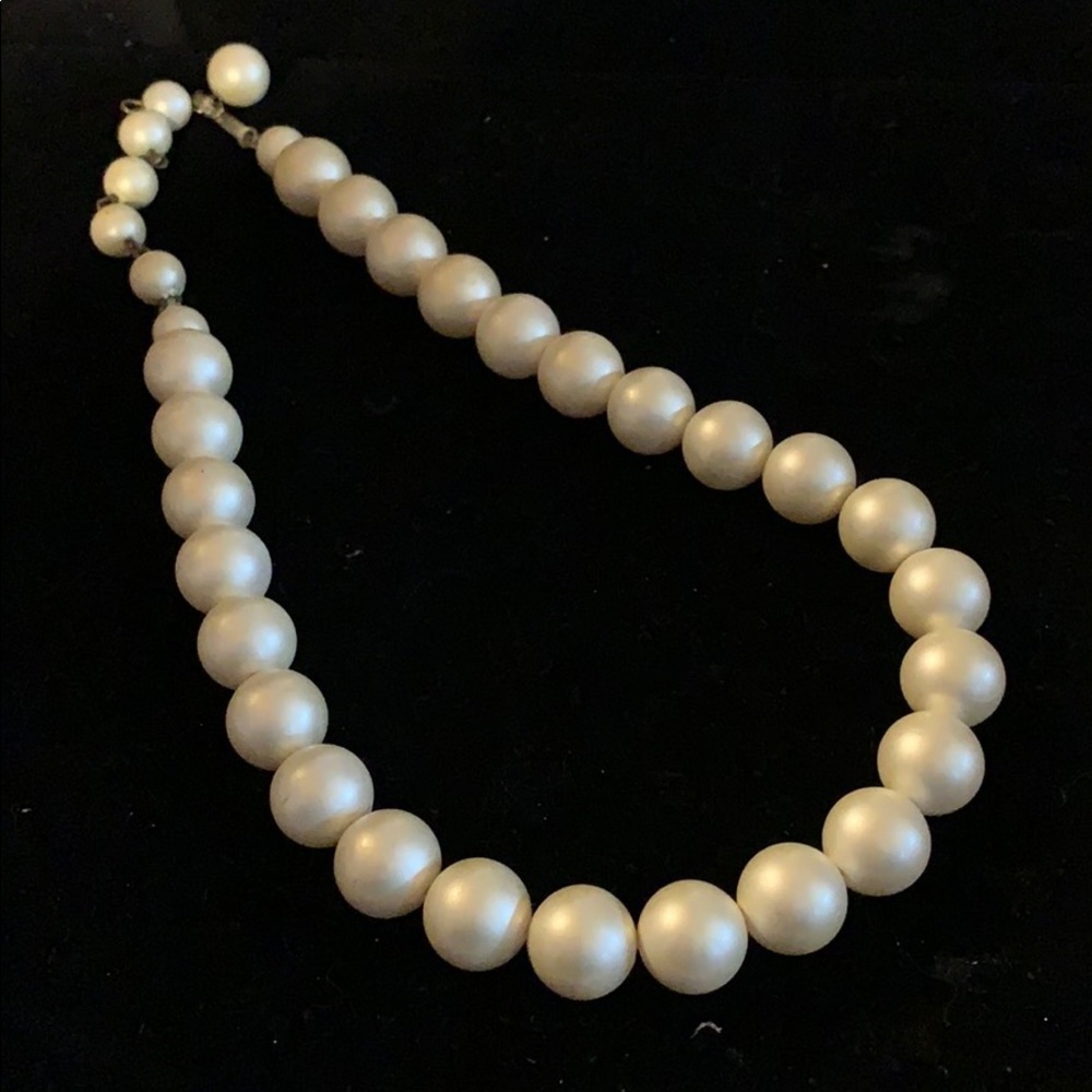 8 in drop Antique Faux Pearls - Excellent Cond - Picture 4 of 4